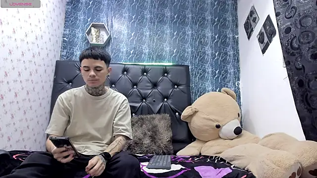 Snapshot of exotic_hot_couple chatting on February 5, 9:30 pm exotic hot couple online show from February 5, 9:30 pm