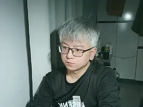 leoUSIR online show from December 5, 2:47 pm