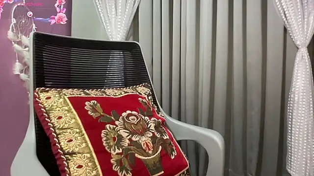 Snapshot of fairyC_for_u chatting on October 31, 8:04 am fairyC for u online show from October 31, 8:04 am