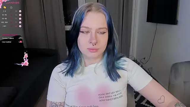 Snapshot of tender_kiitty chatting on February 8, 7:06 pm tender kiitty online show from February 8, 7:06 pm