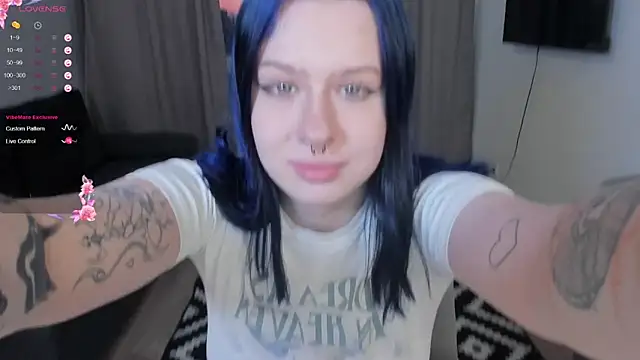 Snapshot of tender_kiitty chatting on February 15, 3:20 pm tender kiitty online show from February 15, 3:20 pm