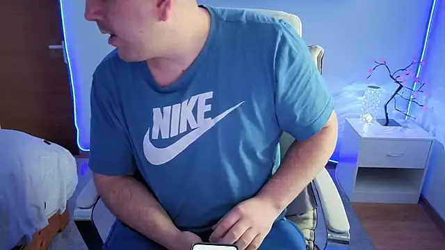 Snapshot of JasonJacks chatting on April 11, 7:45 am JasonJacks online show from April 11, 7:45 am