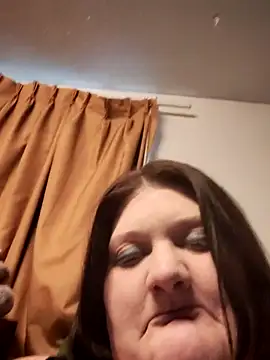 chrissybear84 online show from January 7, 11:03 pm