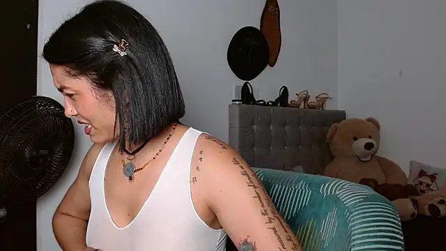 Sexy Lia  online show from April 6, 1:36 am