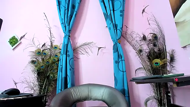 miss--flora online show from October 22, 10:26 am