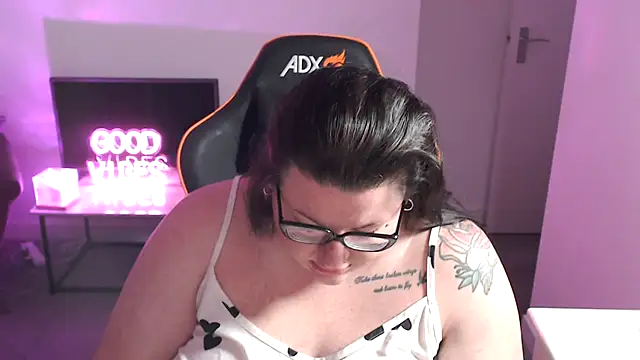 StrawberrySexx online show from December 18, 7:36 am