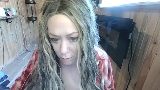 Snapshot of BrookeRides chatting on May 12, 6:27 pm BrookeRides online show from May 12, 6:27 pm