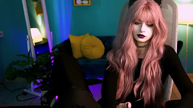 Snapshot of JadeCastle_ chatting on March 19, 5:19 am JadeCastle  online show from March 19, 5:19 am