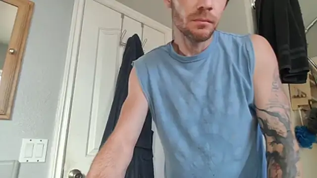 Snapshot of Huntzg23 chatting on June 29, 2:39 pm Huntzg23 online show from June 29, 2:39 pm