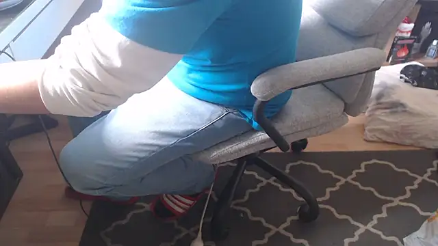 dirtynylonboy33 online show from May 16, 3:11 pm