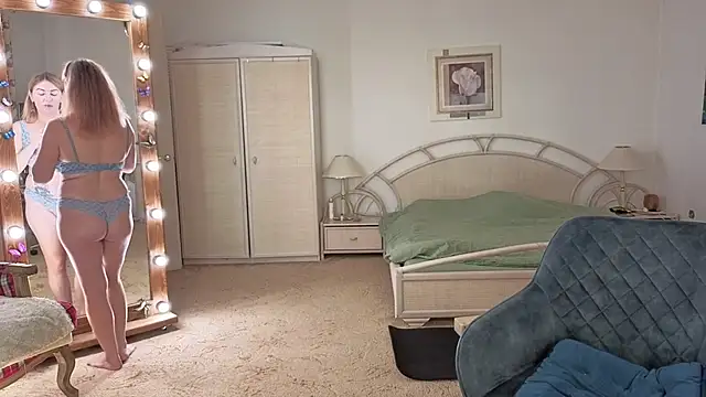 moonlight4u online show from November 4, 6:45 am