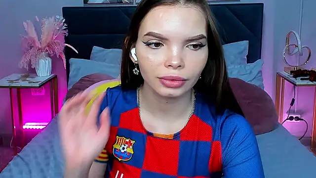 Curvy Dynamite  online show from November 13, 1:15 am