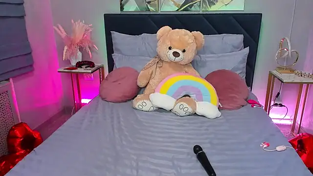 Curvy Dynamite  online show from March 13, 1:12 am