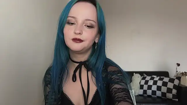 Snapshot of bumble_bee chatting on December 18, 10:40 am bumble bee online show from December 18, 10:40 am