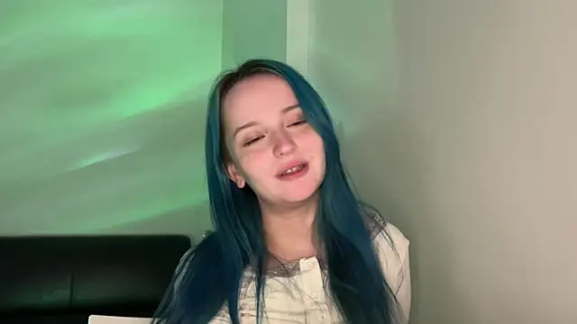 Snapshot of bumble_bee chatting on December 26, 3:42 pm bumble bee online show from December 26, 3:42 pm