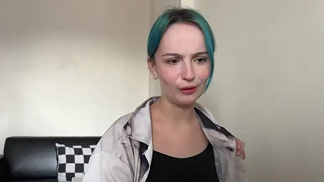 Snapshot of bumble_bee chatting on December 28, 10:03 am bumble bee online show from December 28, 10:03 am