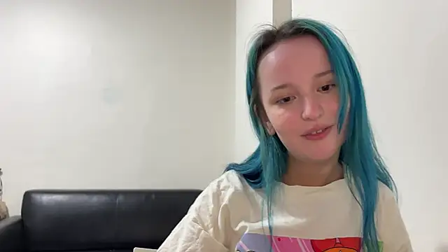 Snapshot of bumble_bee chatting on January 1, 1:05 pm bumble bee online show from January 1, 1:05 pm