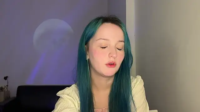 Snapshot of bumble_bee chatting on January 3, 1:03 pm bumble bee online show from January 3, 1:03 pm