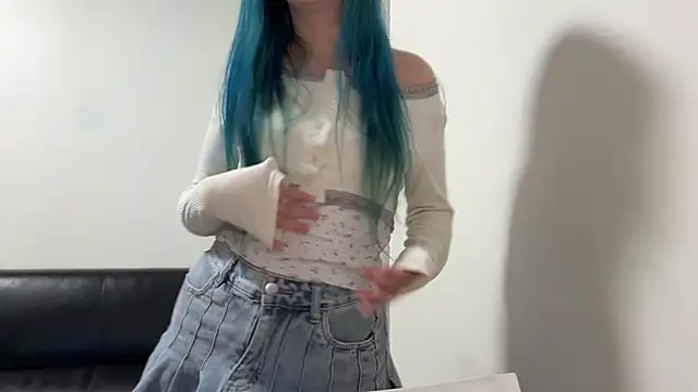 Snapshot of bumble_bee chatting on January 5, 4:16 pm bumble bee online show from January 5, 4:16 pm