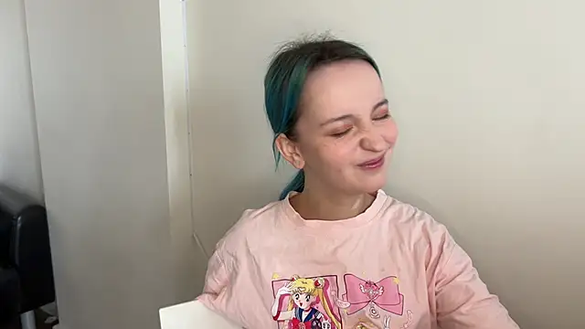 Snapshot of bumble_bee chatting on January 12, 3:49 am bumble bee online show from January 12, 3:49 am