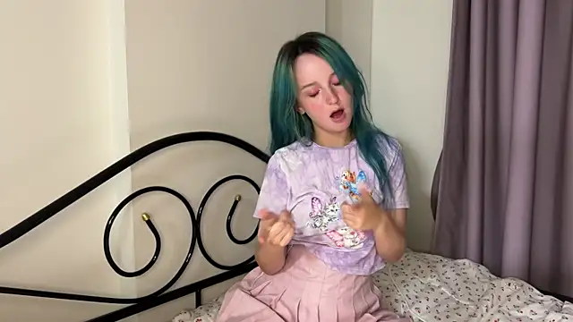 Snapshot of bumble_bee chatting on February 8, 3:42 pm bumble bee online show from February 8, 3:42 pm