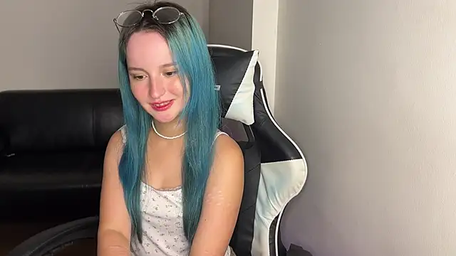 Snapshot of bumble_bee chatting on March 19, 3:08 pm bumble bee online show from March 19, 3:08 pm