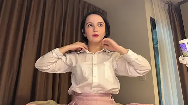 Snapshot of bumble_bee chatting on January 10, 12:12 am bumble bee online show from January 10, 12:12 am