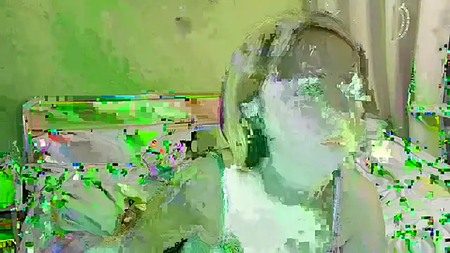 Snapshot of bumble_bee chatting on February 20, 1:11 pm bumble bee online show from February 20, 1:11 pm