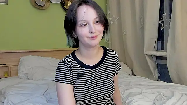 Snapshot of bumble_bee chatting on February 24, 6:50 pm bumble bee online show from February 24, 6:50 pm