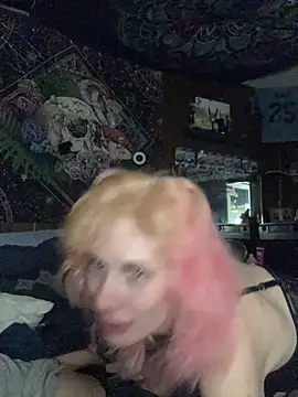 Snapshot of EroticKityii chatting on June 16, 7:22 am EroticKityii online show from June 16, 7:22 am