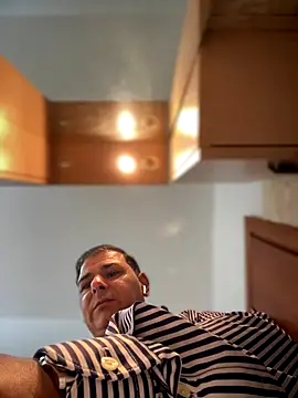 SecretlyDD online show from December 3, 9:29 am