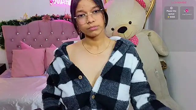 Emilly tay online show from January 3, 6:01 am