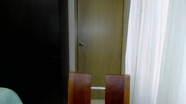 Snapshot of arianna_ros3 chatting on June 12, 9:46 pm arianna ros3 online show from June 12, 9:46 pm