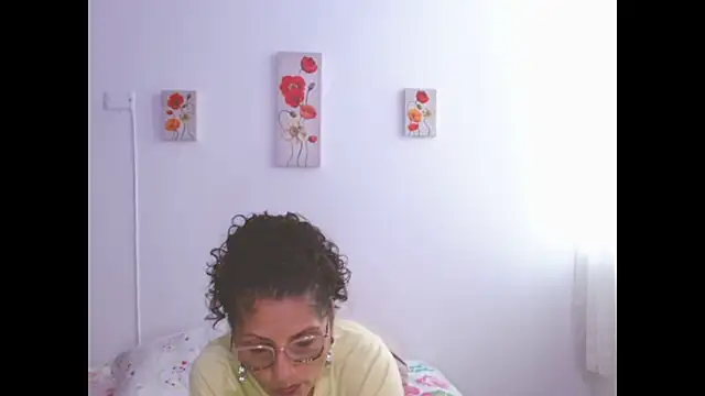Snapshot of arianna_ros3 chatting on June 29, 9:48 pm arianna ros3 online show from June 29, 9:48 pm