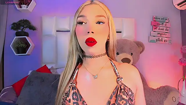 Snapshot of Aileen_18 chatting on October 10, 6:12 am Aileen 18 online show from October 10, 6:12 am