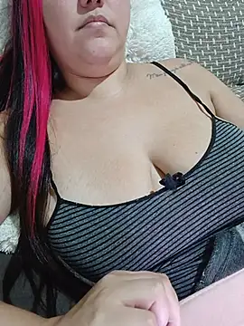 Snapshot of Paolaa_hoot chatting on June 23, 3:48 am Paolaa hoot online show from June 23, 3:48 am