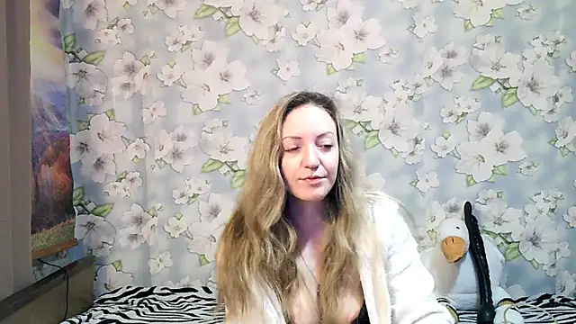 KattyLuuu online show from October 10, 8:30 pm