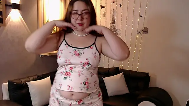 Snapshot of chloe_prg chatting on February 5, 4:14 pm chloe prg online show from February 5, 4:14 pm