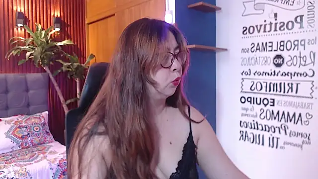 Snapshot of chloe_prg chatting on February 17, 12:48 pm chloe prg online show from February 17, 12:48 pm