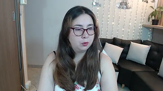 Snapshot of chloe_prg chatting on February 19, 12:44 pm chloe prg online show from February 19, 12:44 pm