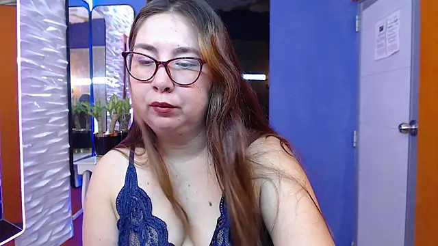 Snapshot of chloe_prg chatting on February 21, 1:11 pm chloe prg online show from February 21, 1:11 pm