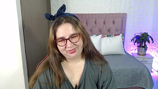 Snapshot of chloe_prg chatting on February 22, 12:51 pm chloe prg online show from February 22, 12:51 pm