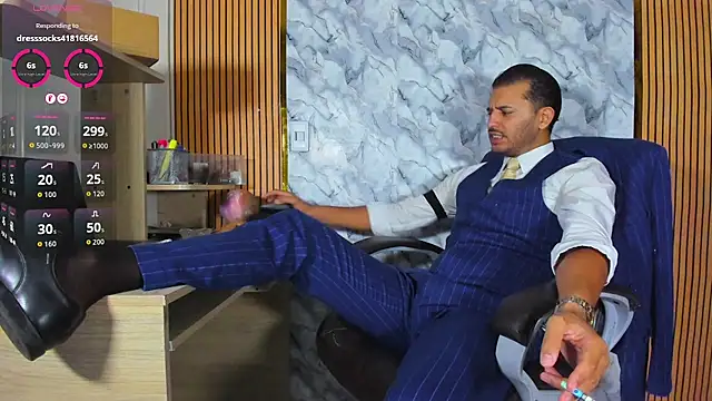 Hideintheoffice online show from May 6, 3:35 am