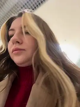 Snapshot of MayaMystic chatting on December 21, 10:17 am MayaMystic online show from December 21, 10:17 am