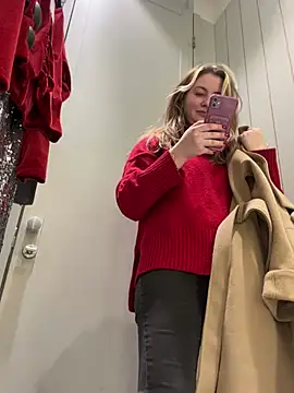 Snapshot of MayaMystic chatting on December 21, 1:21 pm MayaMystic online show from December 21, 1:21 pm