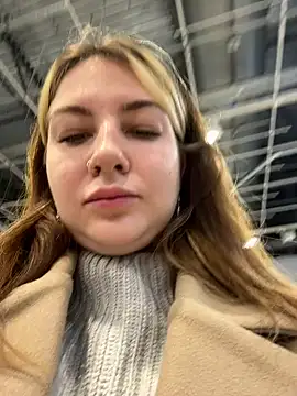 Snapshot of MayaMystic chatting on December 23, 3:12 pm MayaMystic online show from December 23, 3:12 pm