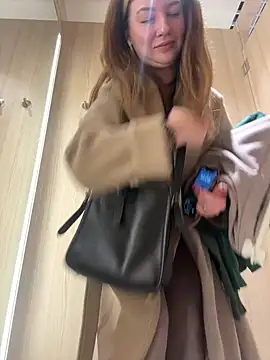 Snapshot of MayaMystic chatting on January 10, 11:11 am MayaMystic online show from January 10, 11:11 am