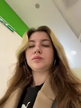 Snapshot of MayaMystic chatting on January 11, 8:00 am MayaMystic online show from January 11, 8:00 am