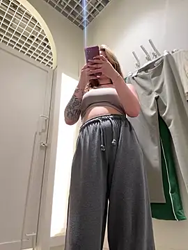 Snapshot of MayaMystic chatting on January 17, 2:18 pm MayaMystic online show from January 17, 2:18 pm