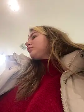 Snapshot of MayaMystic chatting on January 21, 8:08 am MayaMystic online show from January 21, 8:08 am